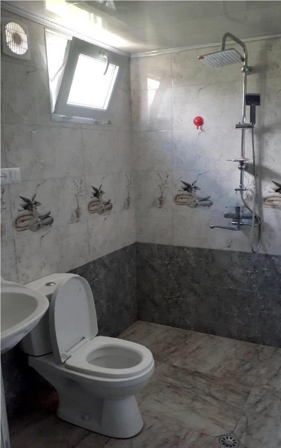 Mate Private Bathrooms Ушгули Экстерьер фото
